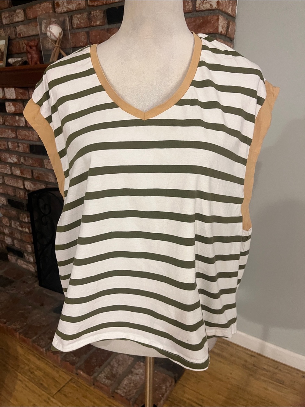 Halogen NWOT PTP 23 Striped Cap Sleeve V-Neck Top - Picture 2 of 5